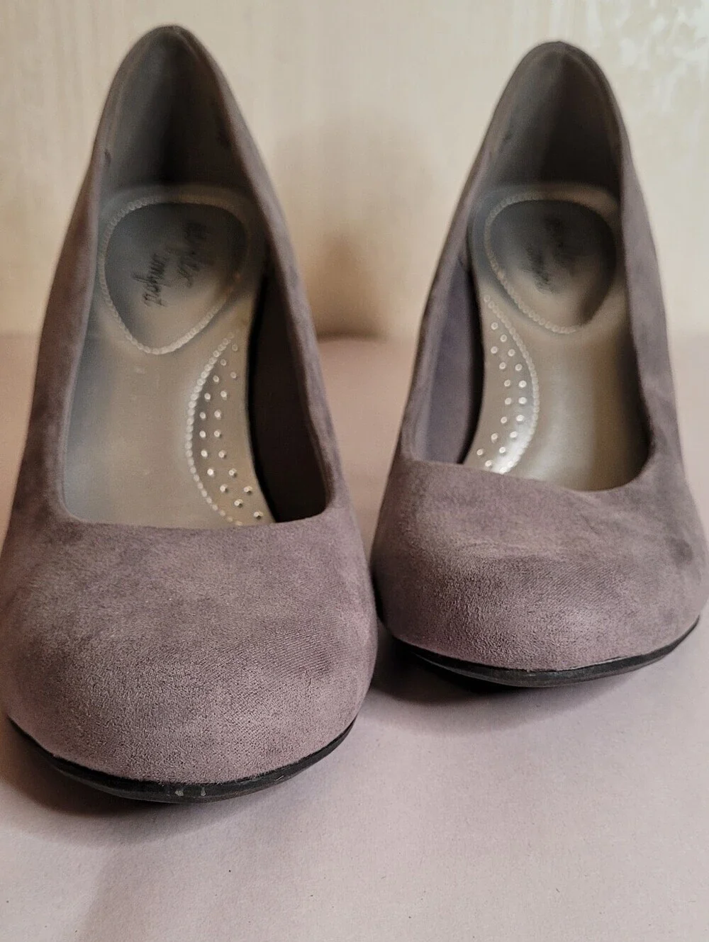 DexFlex Comfort Light Gray Wedge Heels Size 9